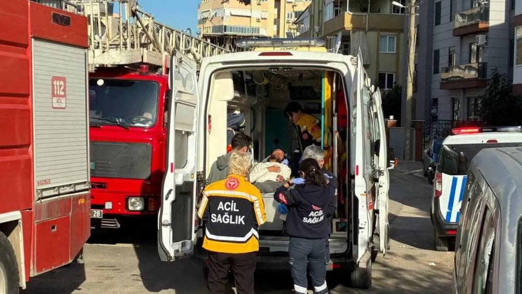 Kepez’de Ev Yangını Korkuttu: Panik Sokaklara Taştı! 4